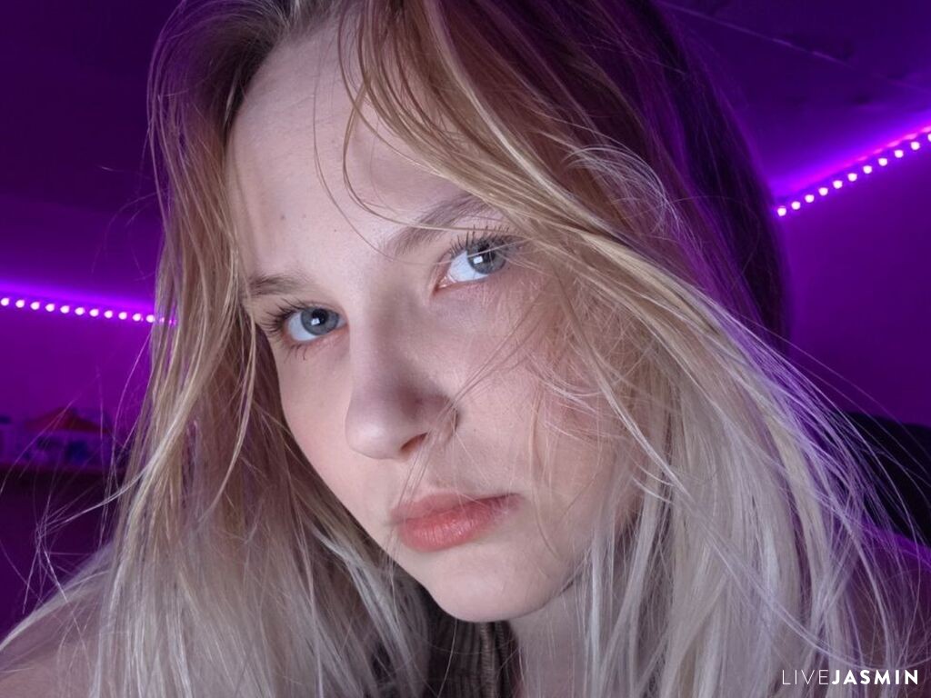 View SindyWasylow live cam profile