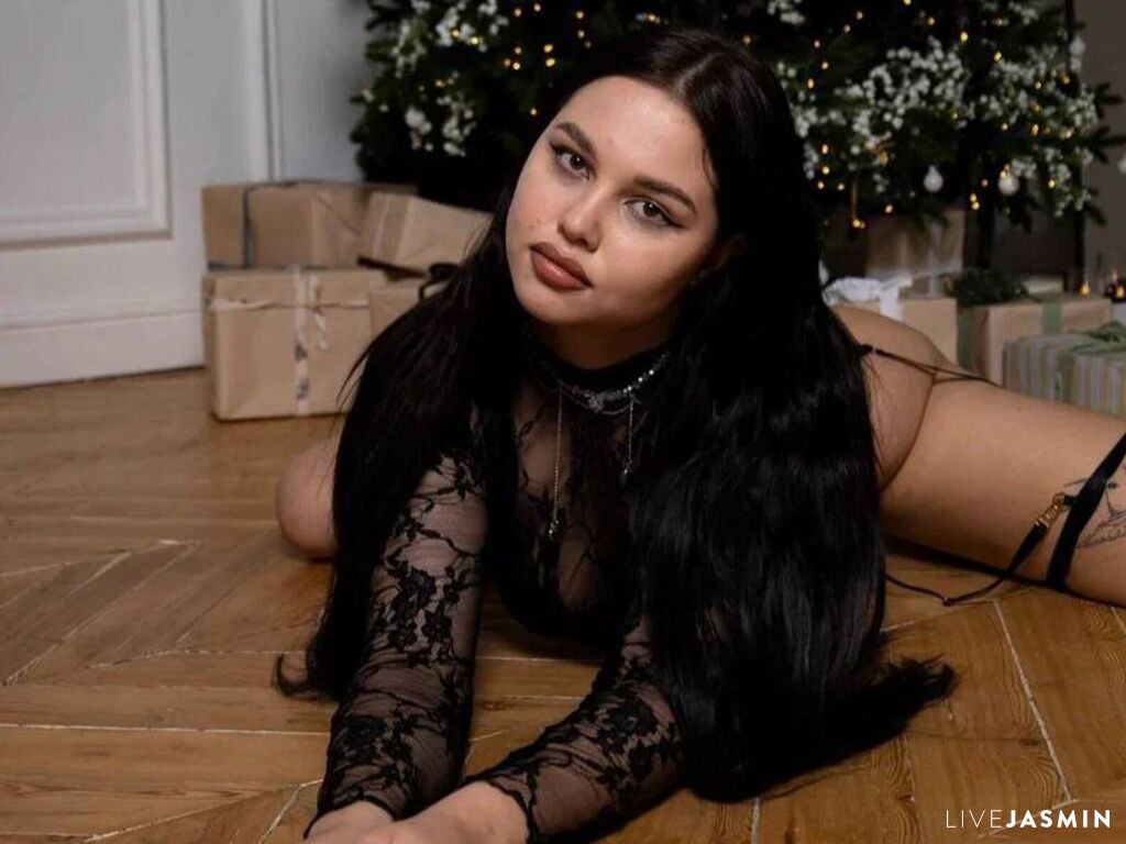 Cam girl profile image for SofiLunel