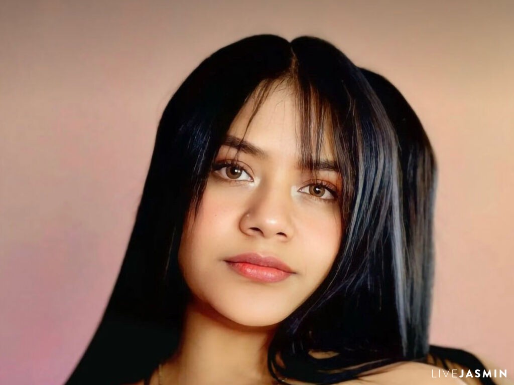 Cam girl profile image for SolRusso