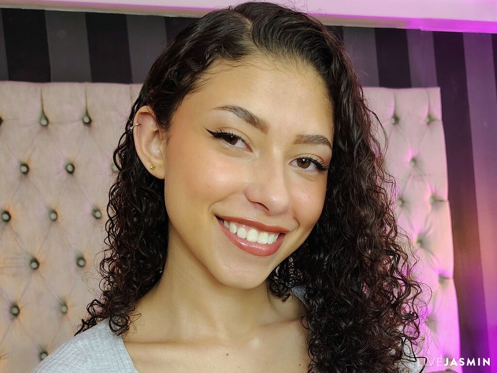 View SophiaLuthor live cam profile