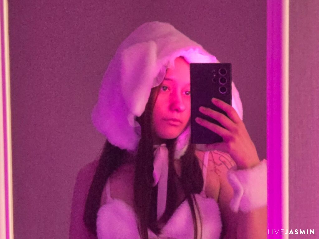 Cam girl profile image for SophieKuper