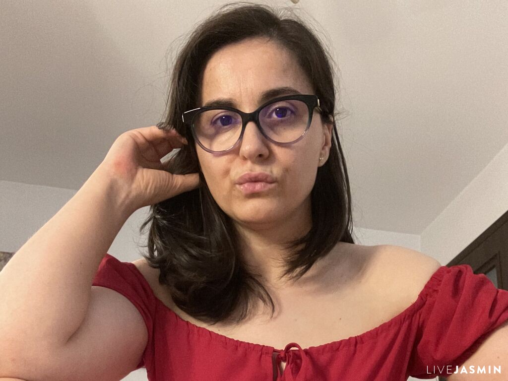 View SophieLou live cam profile