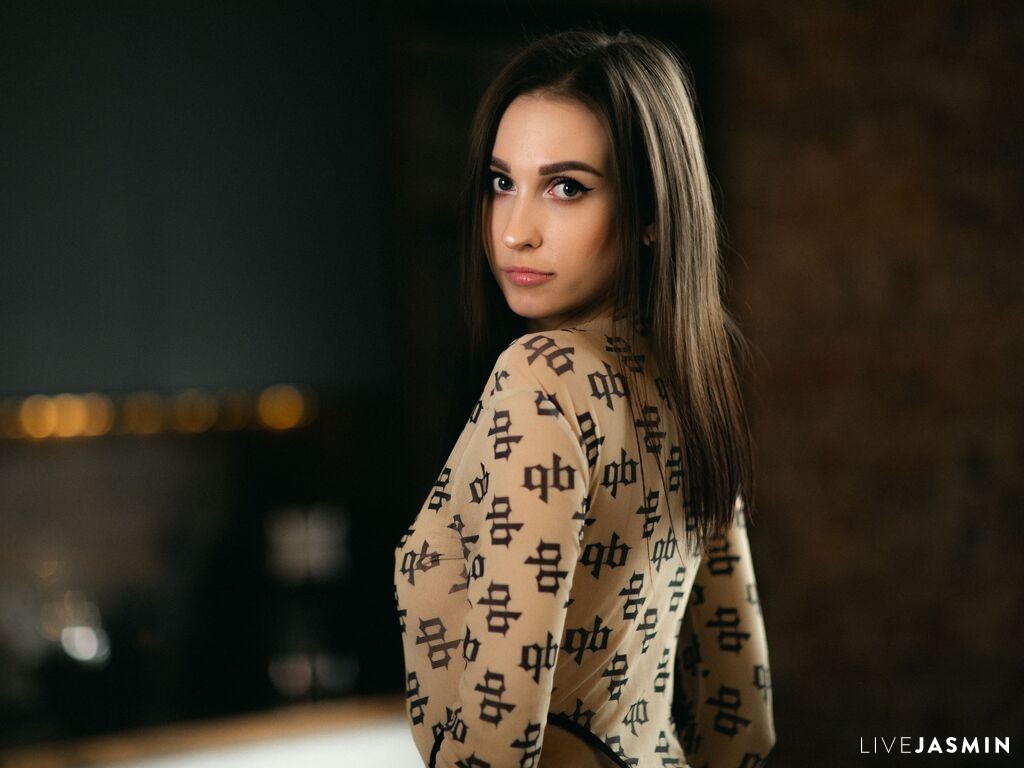Featured LiveJasmin cam girl profile: SophieTuckers