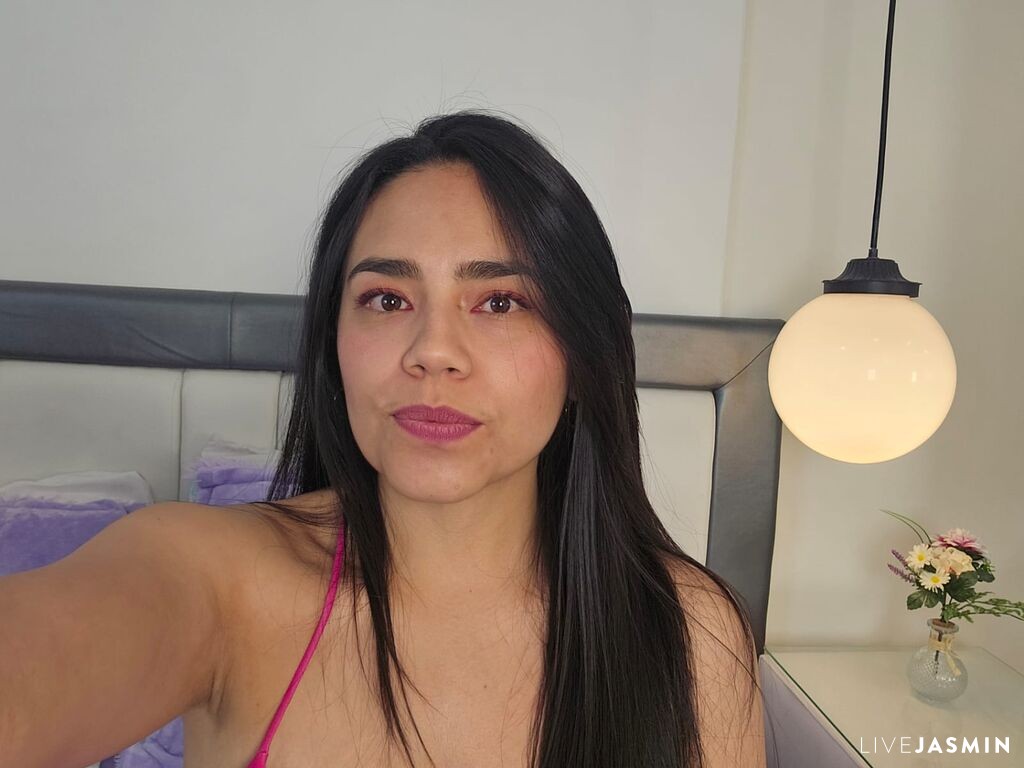 View SophieWeber live cam profile