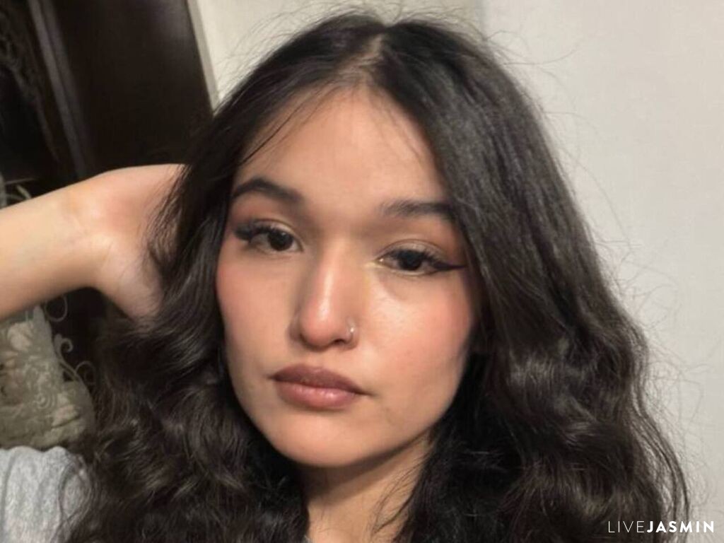 SorayaBenezra model profile and live status