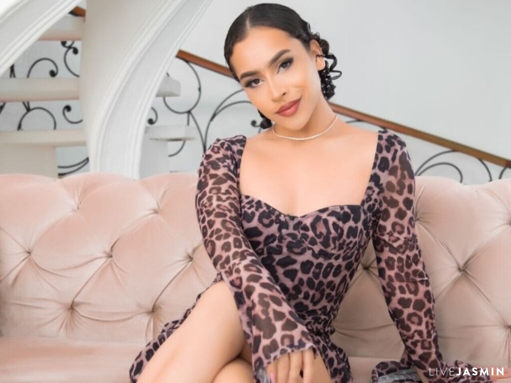 Browse TamaraHiltonn live chat profile