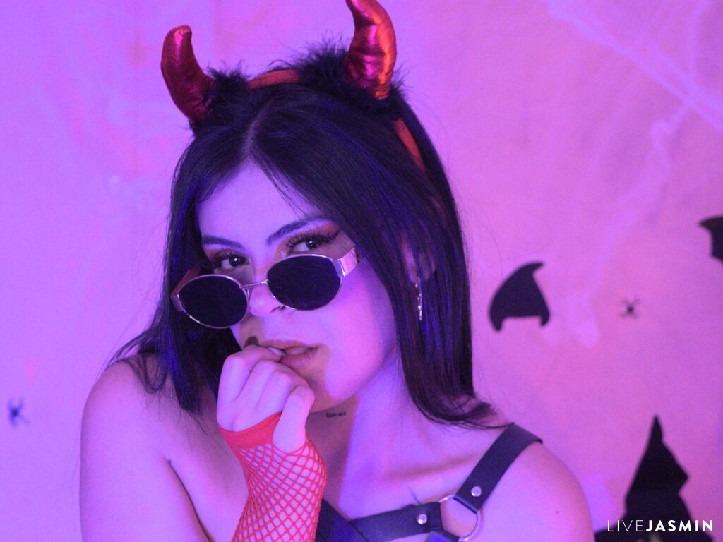 Cam girl profile image for TamaraMonroy