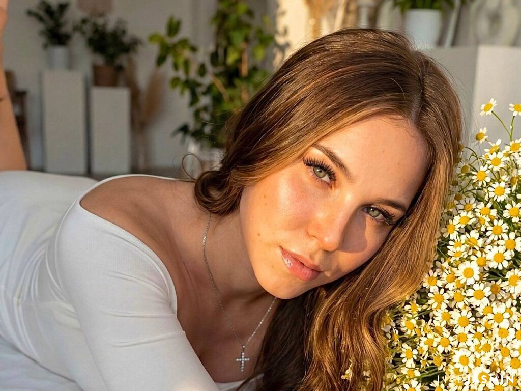 TamelaClausi model profile and live status