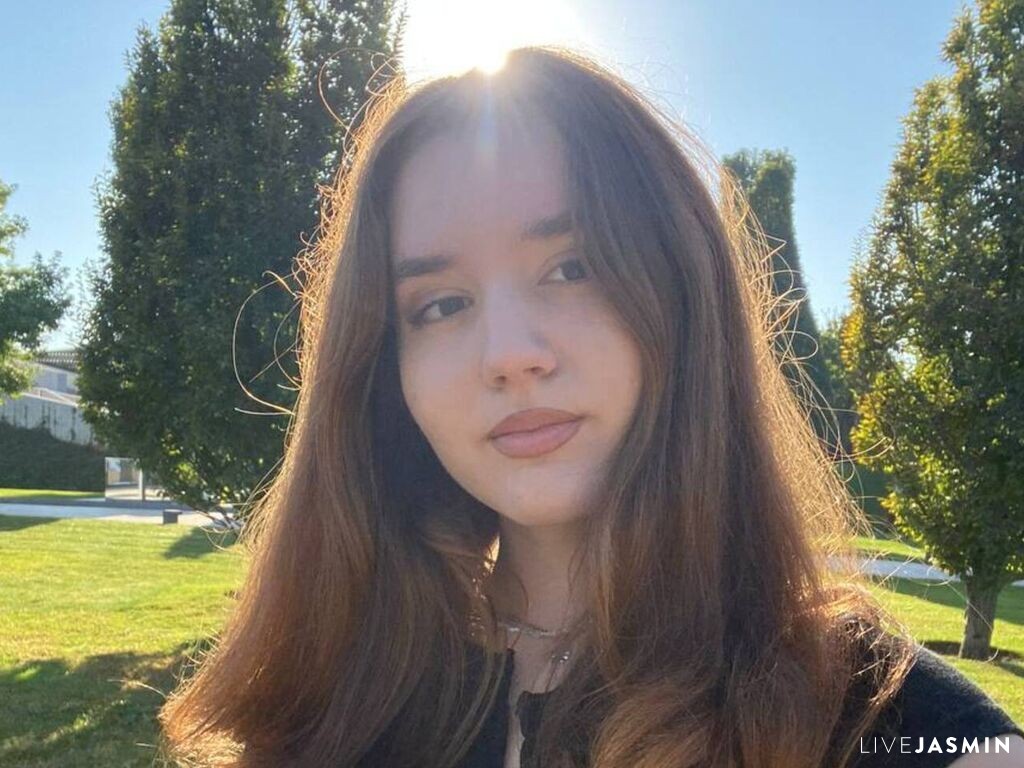 Browse TamelaHoda live chat profile