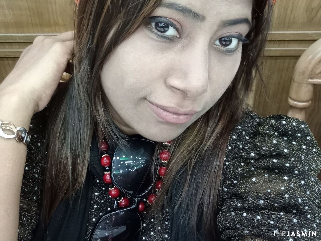 Browse TanzilTabassum live chat profile