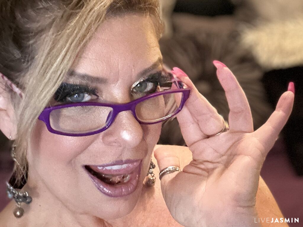 TaylorCougar live cam girl profile