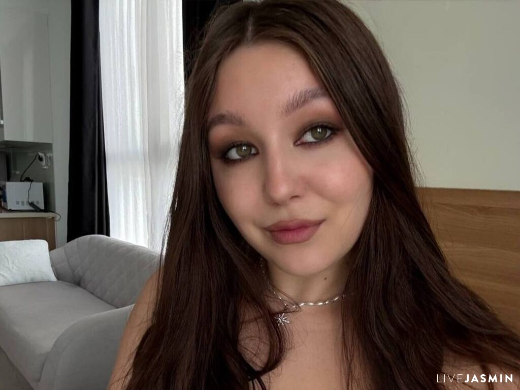 View TessaMyes live cam profile