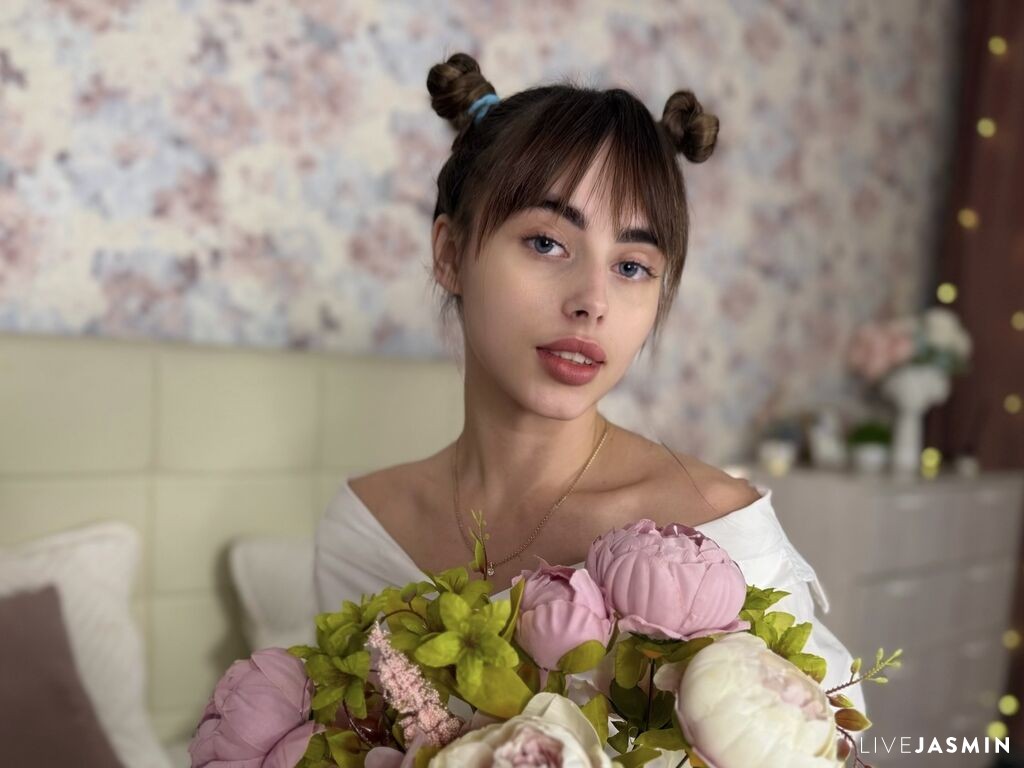 Cam girl profile image for TessaTaylor