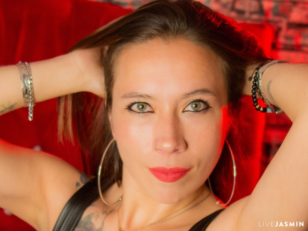 Cam girl profile image for ThaliaTacher