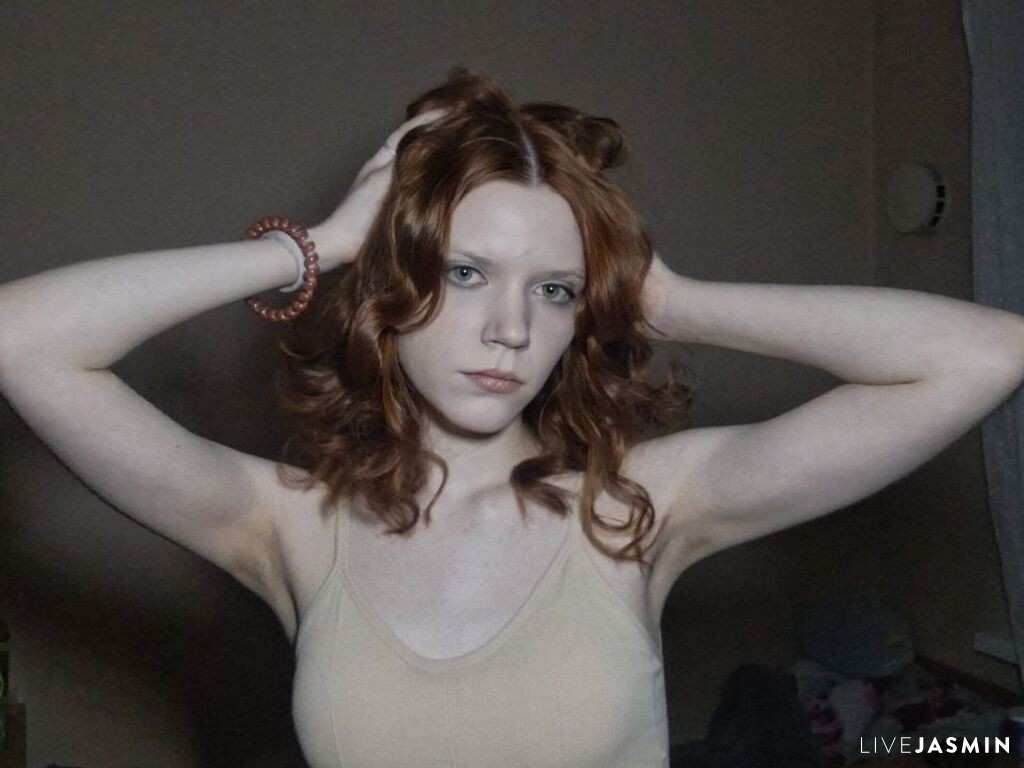 Cam girl profile image for TheoLeis