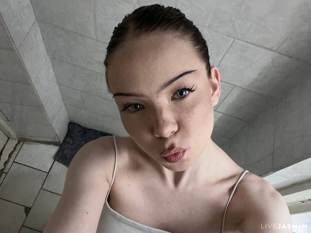 TiffanyRichards model profile and live status