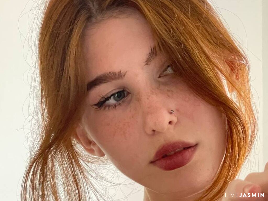 ToccaraWinnie model profile and live status