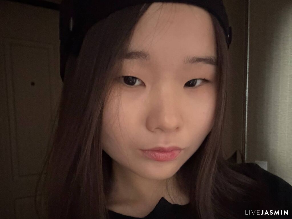 Cam girl profile image for TovaHainer