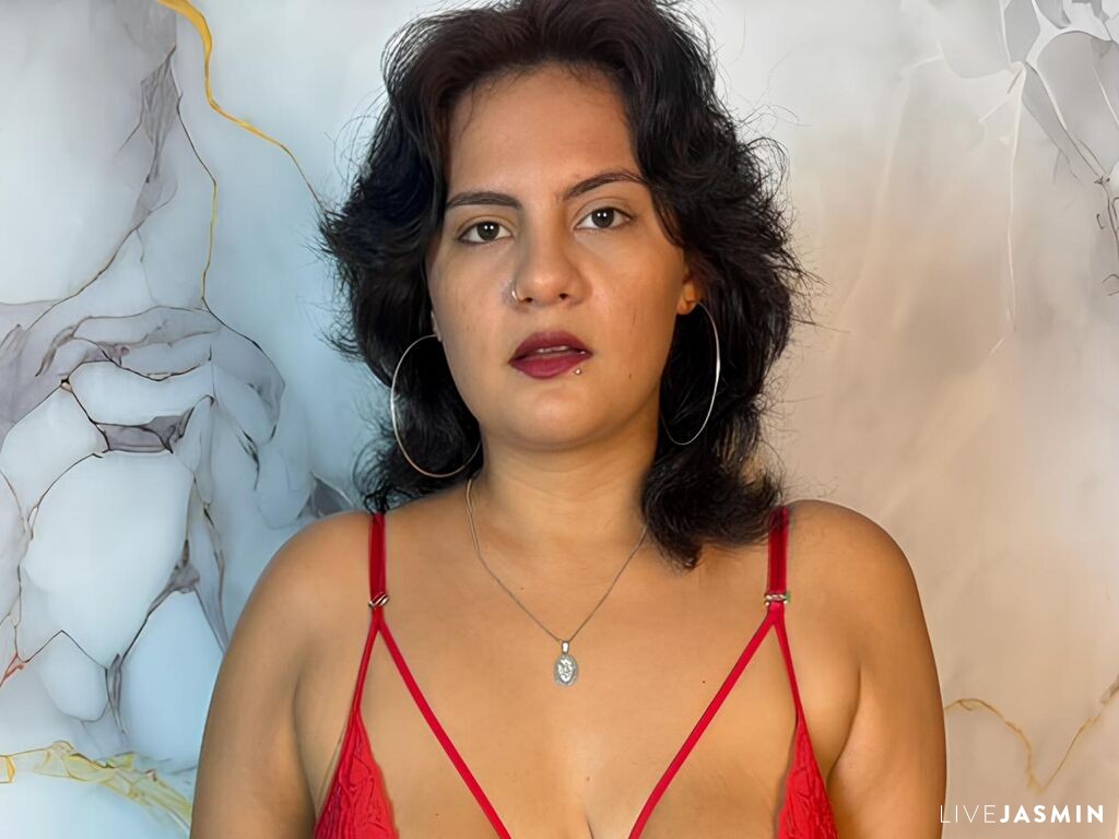 TrianaEgi model profile and live status