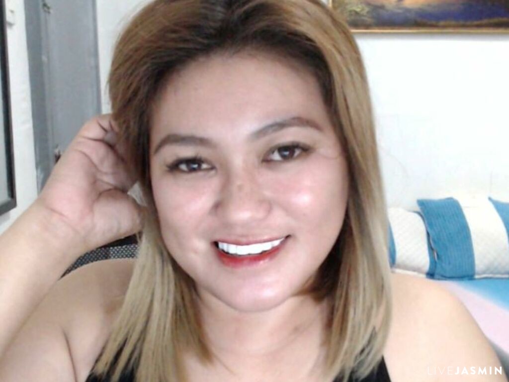 VaniaManriquez model profile and live status