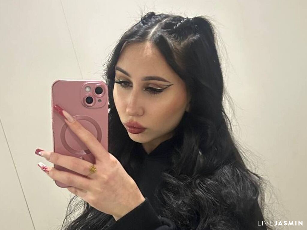 Profile photo for VeliaMcpherson