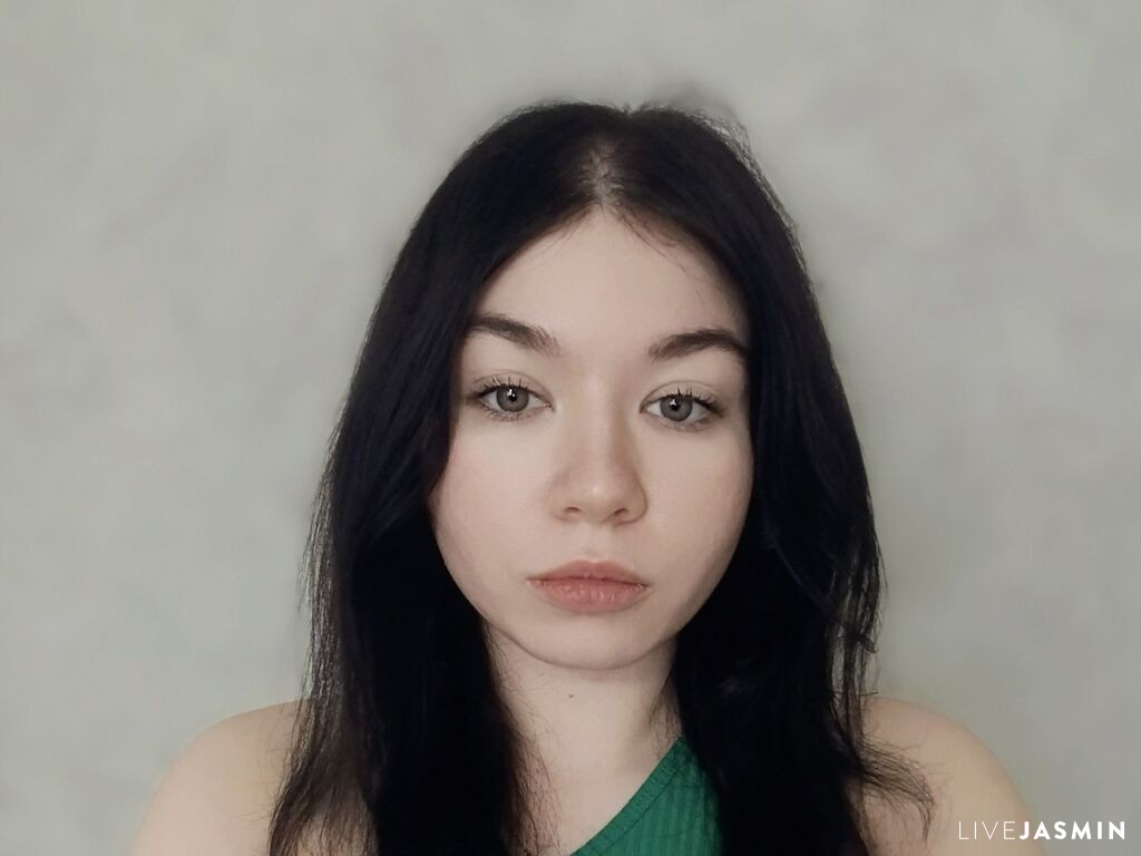 View VelmiraCelestiqu cam profile and live status