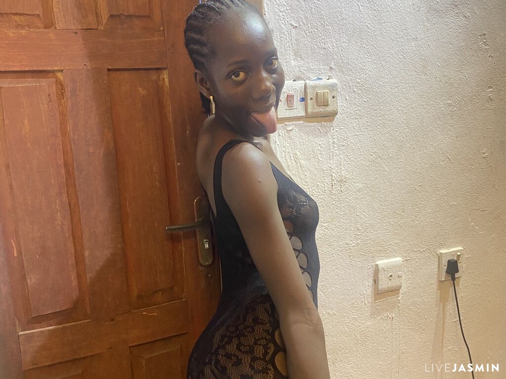Cam girl profile image for VelunaLexan