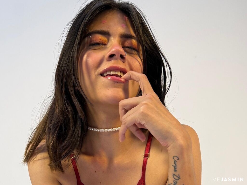VelvethNova live cam girl profile