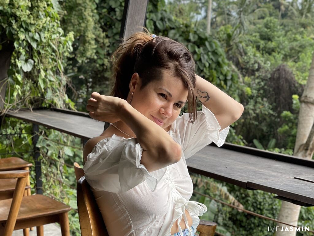 Cam girl profile image for VenusVerde