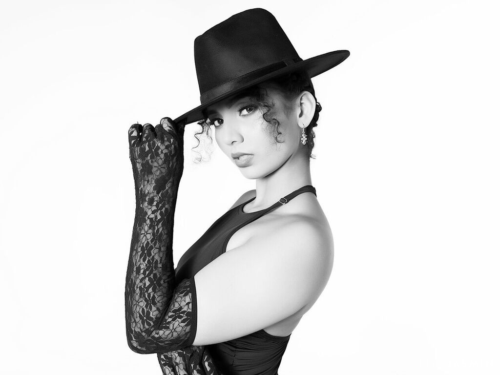 View VeraBellucci cam profile and live status