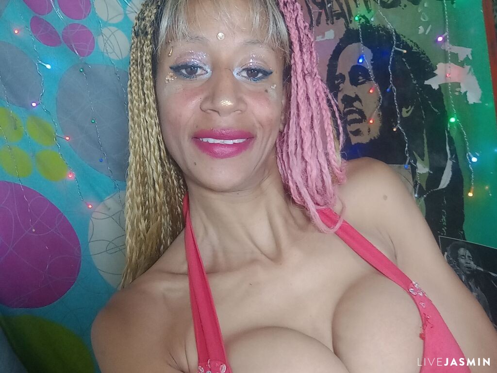 View VeronykaOrtiz live cam profile