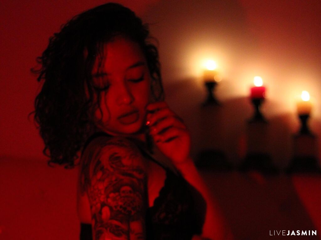 VickyBelle model profile and live status