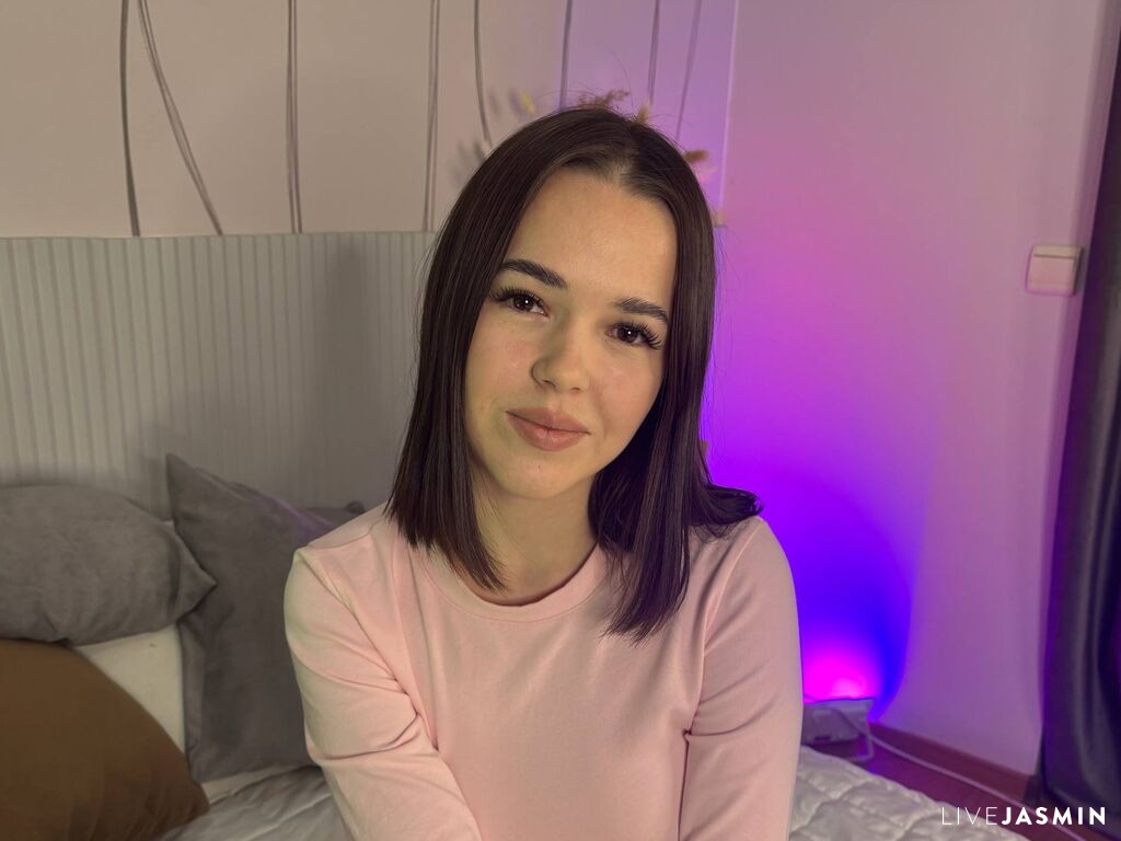 Browse VictoriaBlare live chat profile