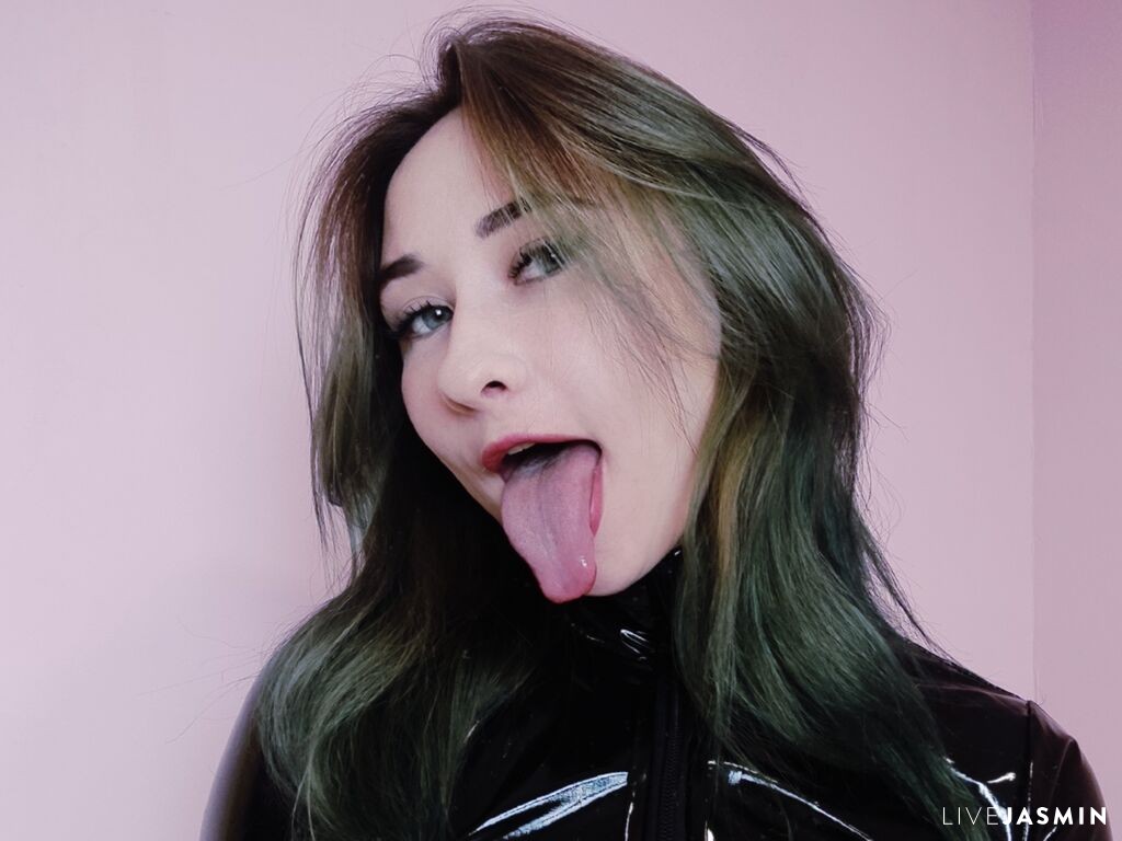Cam girl profile image for VikaCherry