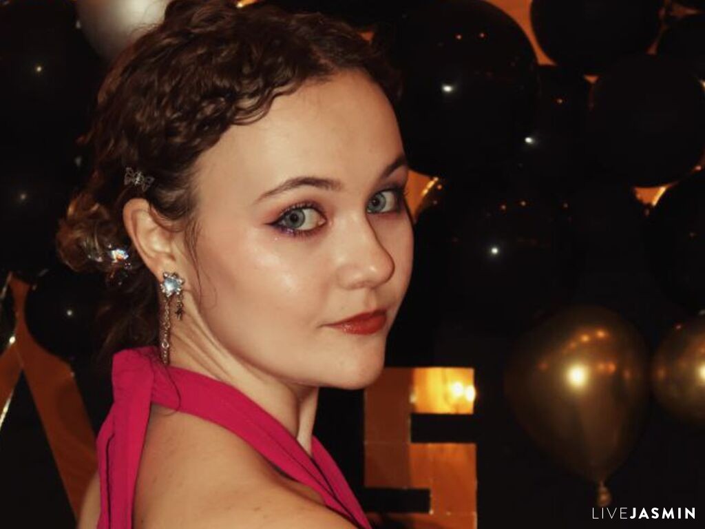 Browse VioletteCandella live chat profile