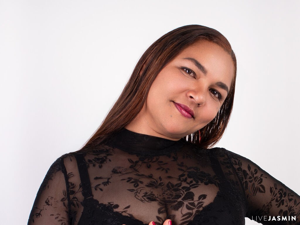 VivianMoreau model profile and live status