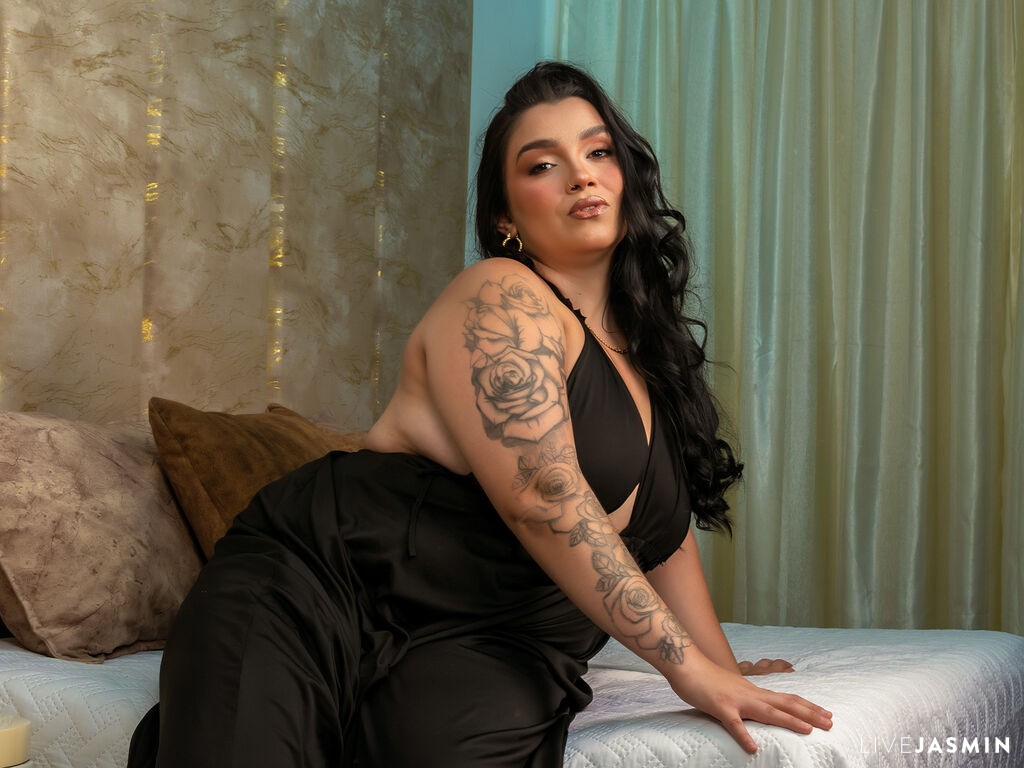 Browse YahairaAcosta live chat profile