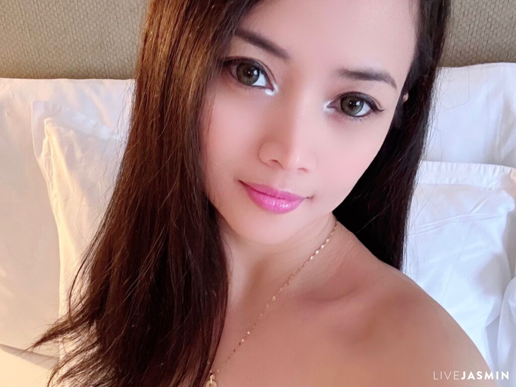 View YasmienAtos cam profile and live status