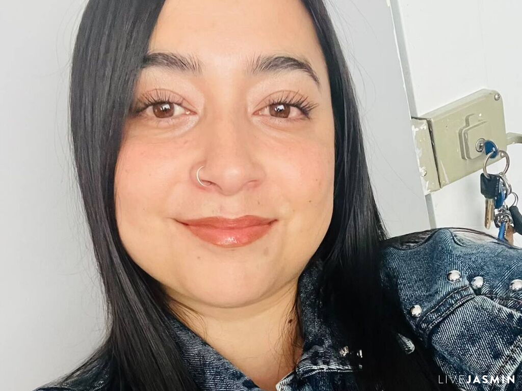 View YeinPalmer live cam profile