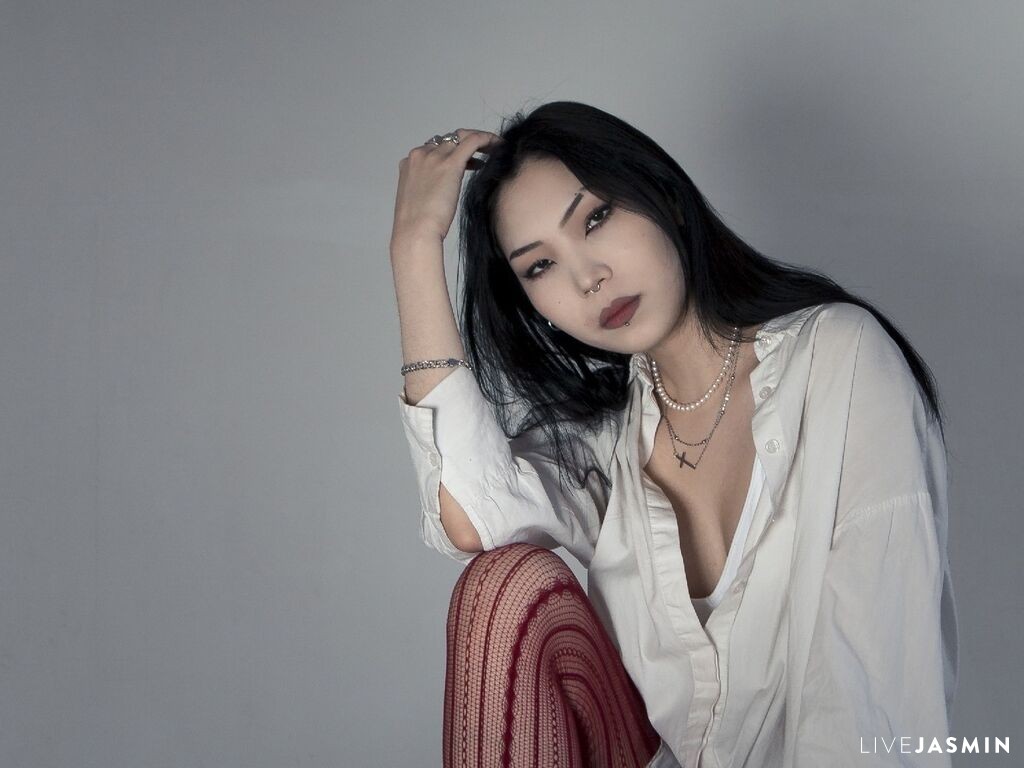 YeseniaCousens model profile and live status