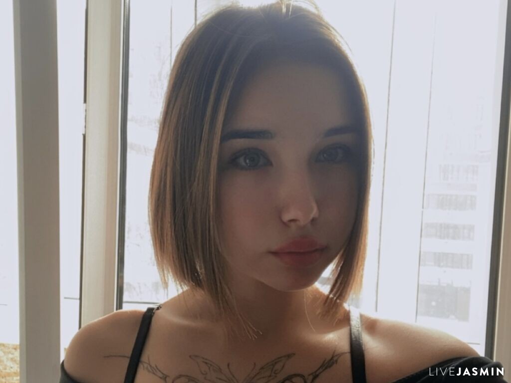 YeseniaSteppe LiveJasmin model profile