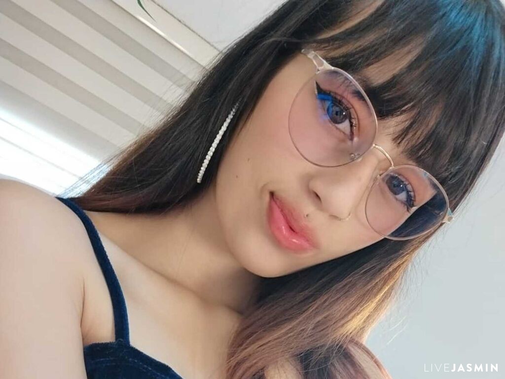 Browse YiyisMarthin live chat profile