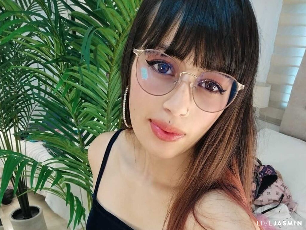 YiyisRebel LiveJasmin cam profile image