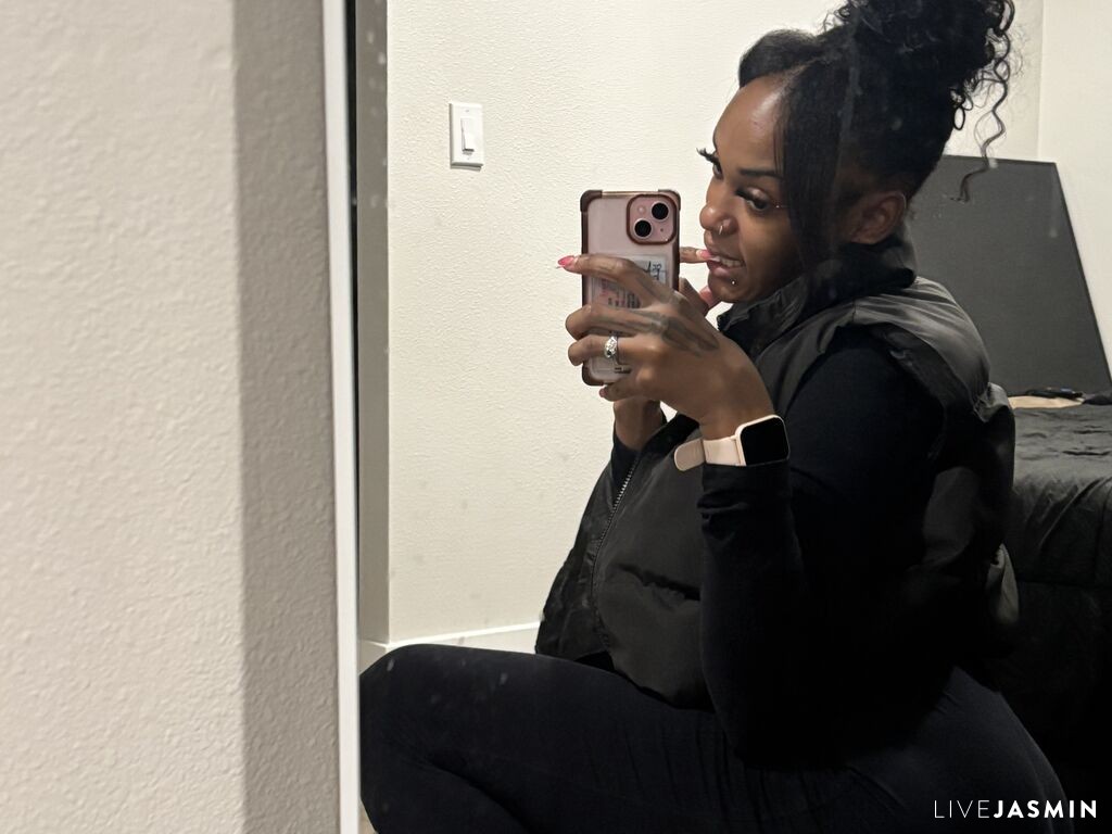 Yngtightbeauty model profile and live status
