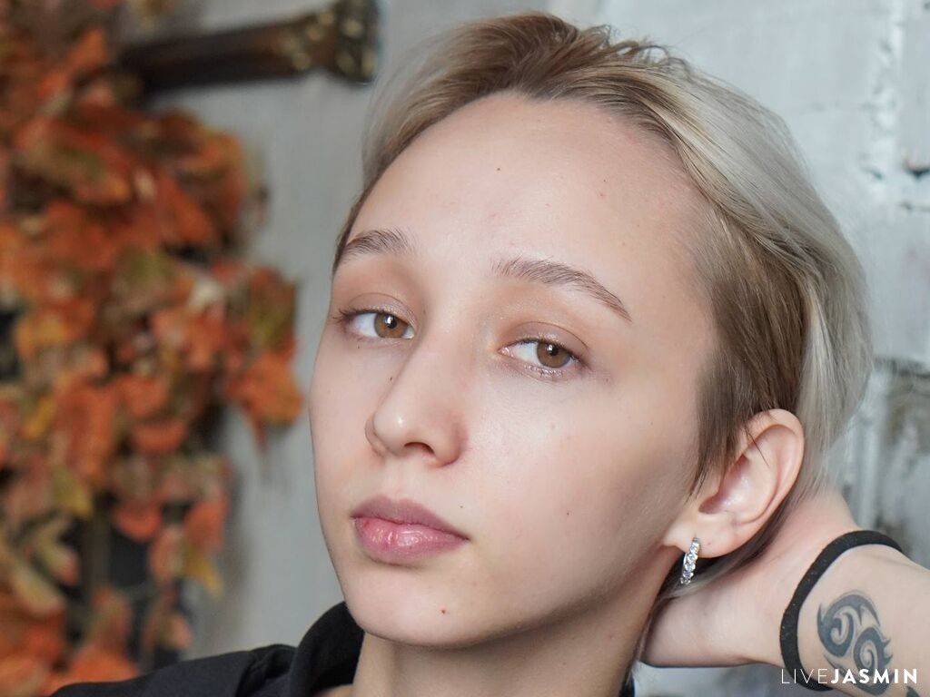 YuetteFreuden LiveJasmin model profile