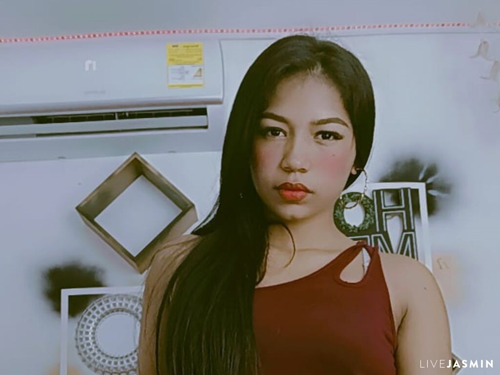 View YuleymyRose cam profile and live status