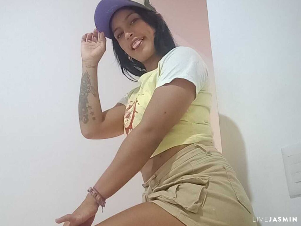 YuliFernanda model profile and live status