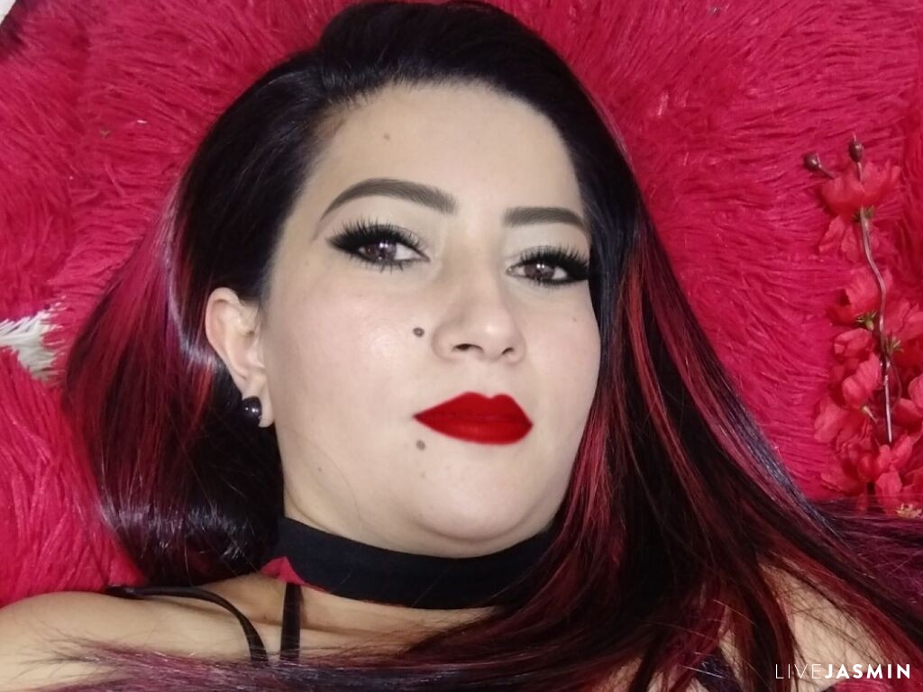 ZaraZale model profile and live status