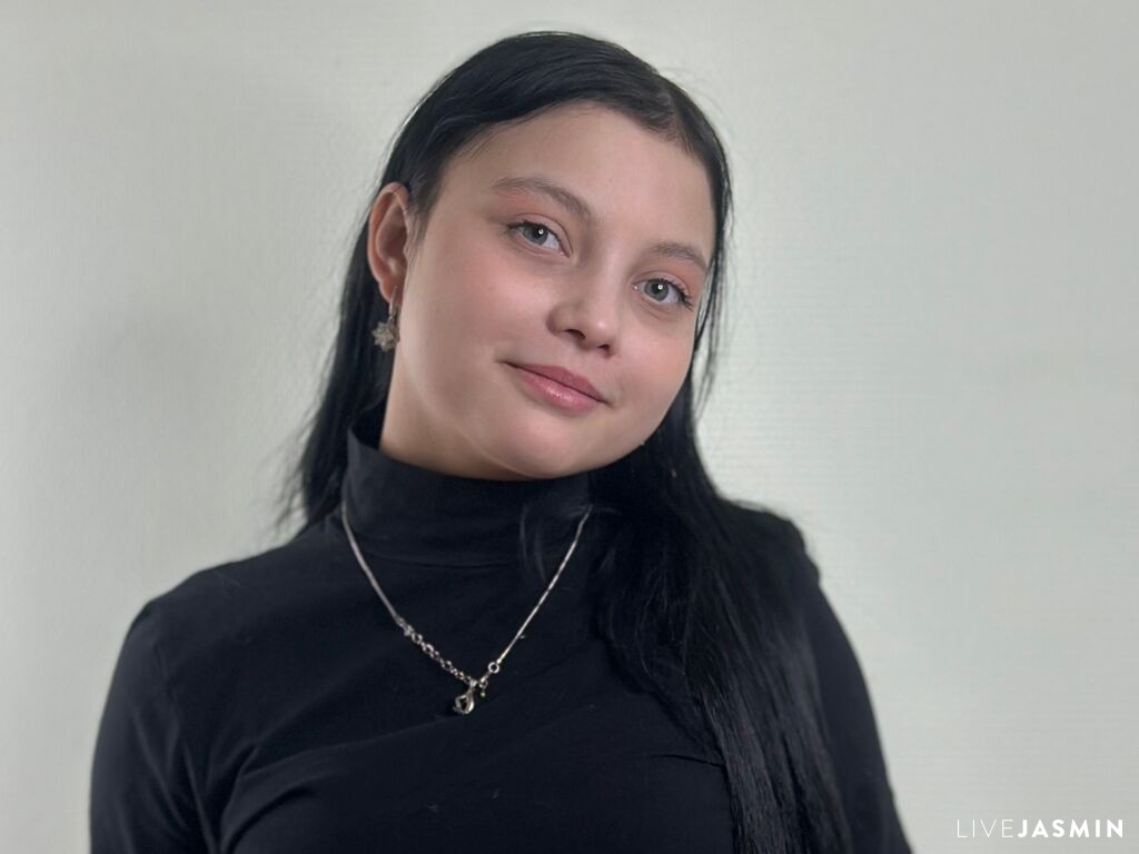 Cam girl profile image for ZarsaMaybelone